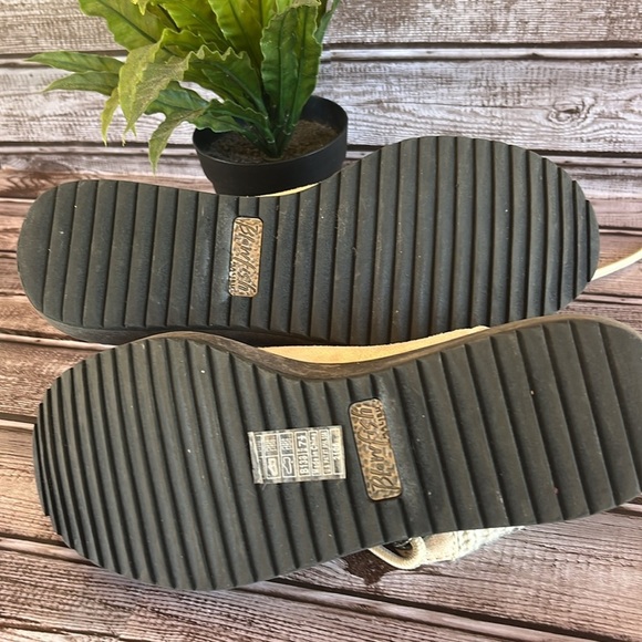 Blowfish Cream Lace Up Boots with Knit Collar - Picture 10 of 11